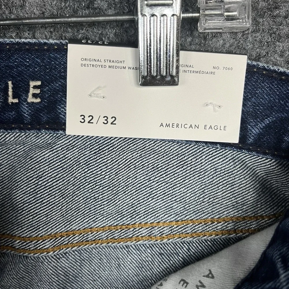 NWT American Eagle Outfitters Original‎ Straight Leg Destroyed Medium Wash 32x32